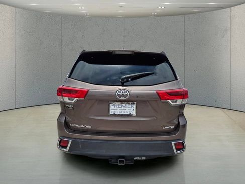 Used 2019 Toyota Highlander Limited FWD image 4