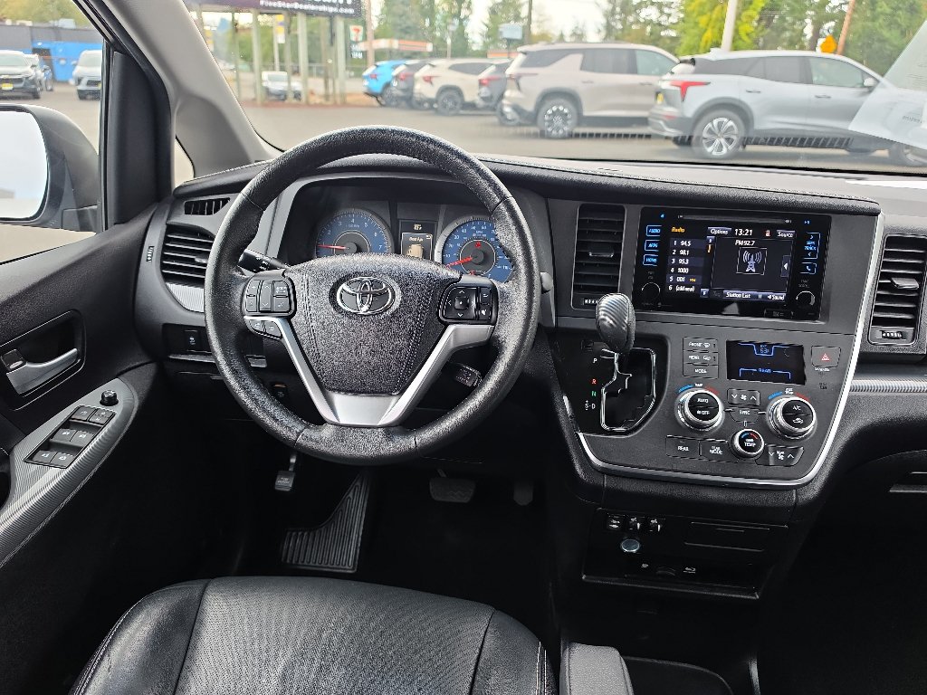 Used 2015 Toyota Sienna SE FWD image 23