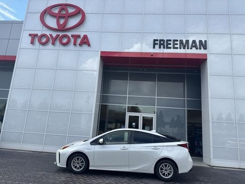 Used 2019 Toyota Prius L Eco image 1