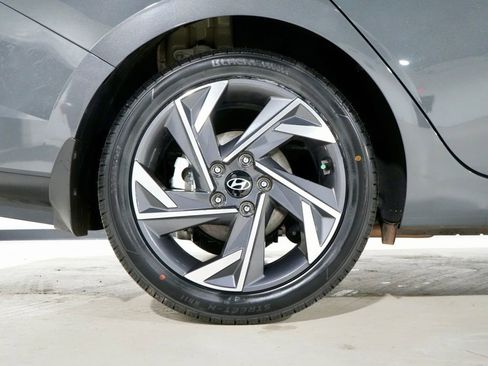 Used 2024 Hyundai Elantra Limited image 35