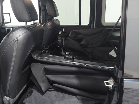 Used 2021 Jeep Wrangler Unlimited Sahara AWD/4WD image 16