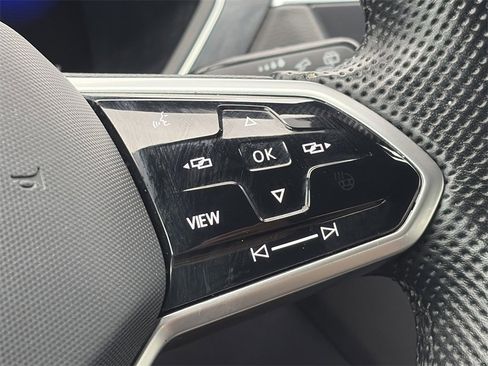 Used 2023 Volkswagen Tiguan SE R-Line image 15