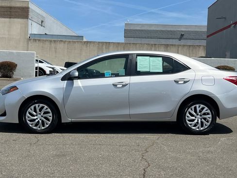 Used 2017 Toyota Corolla LE FWD image 9