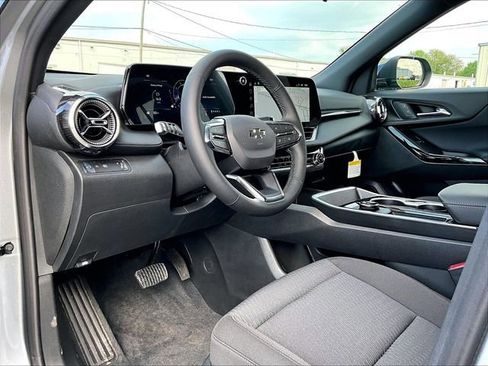 New 2026 Chevrolet Equinox LT w/ Midnight Edition FWD image 8