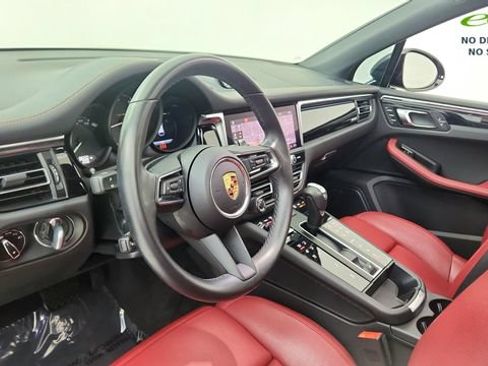 Used 2024 Porsche Macan AWD/4WD image 18