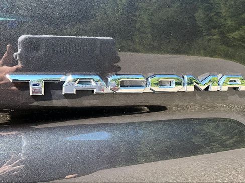 Used 2019 Toyota Tacoma SR5 AWD/4WD image 33