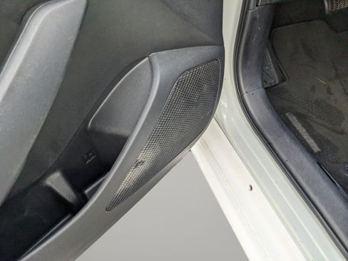 Used 2020 Toyota Corolla LE FWD image 19