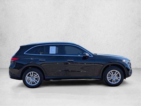 Used 2023 Mercedes-Benz GLC 300 4MATIC image 3