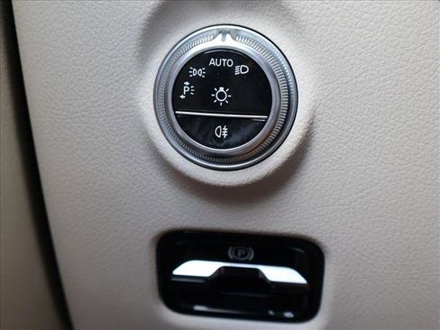 Used 2025 Mercedes-Benz C 300 4MATIC Sedan image 17
