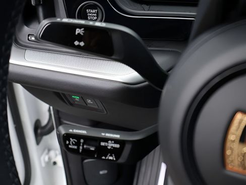 Certified 2024 Porsche Cayenne AWD/4WD image 33