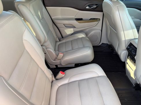 Used 2019 GMC Acadia Denali w/ Technology Package FWD image 12