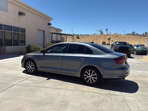 Used 2017 Volkswagen Jetta SE FWD image 6