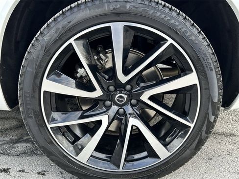 Certified 2023 Volvo XC90 B6 Plus w/ Protection Package Premier image 11