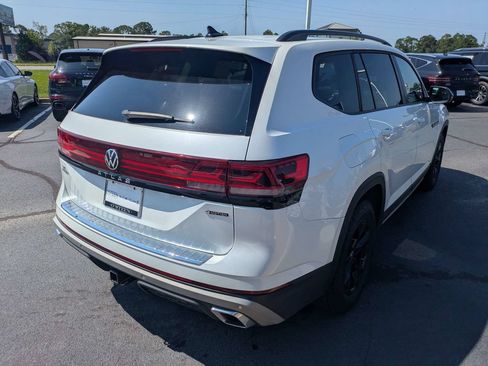 Used 2024 Volkswagen Atlas Peak Edition SEL AWD/4WD image 5