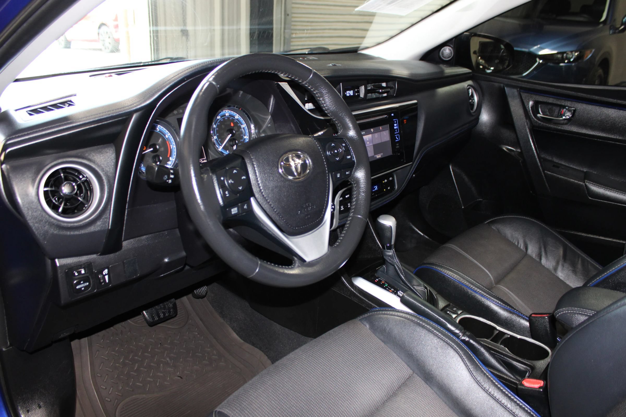 Used 2018 Toyota Corolla SE FWD image 23