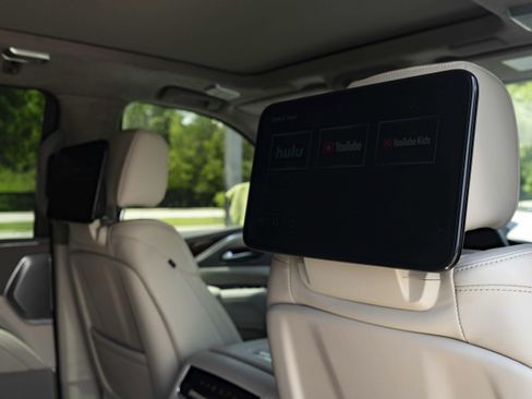 Used 2024 Cadillac Escalade Premium Luxury Platinum w/ LPO, Floor Liner Package AWD/4WD image 37