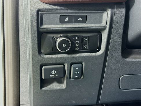 Used 2024 Ford Expedition Max Limited image 10