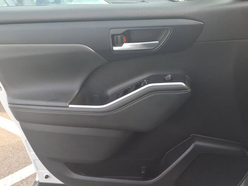 Certified 2024 Toyota Highlander XLE image 21