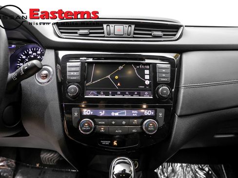Used 2019 Nissan Rogue SL w/ Premium Package AWD/4WD image 12