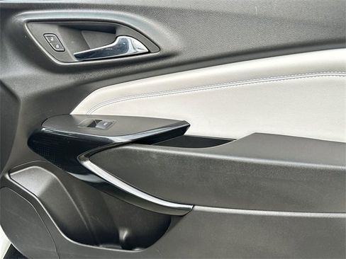 Used 2025 Chevrolet Trax LT w/ LT Convenience Package image 30