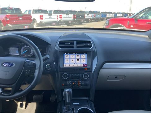 Used 2018 Ford Explorer XLT w/ Equipment Group 201A AWD/4WD image 15