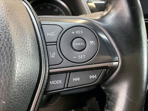 Used 2022 Toyota Camry SE FWD image 14