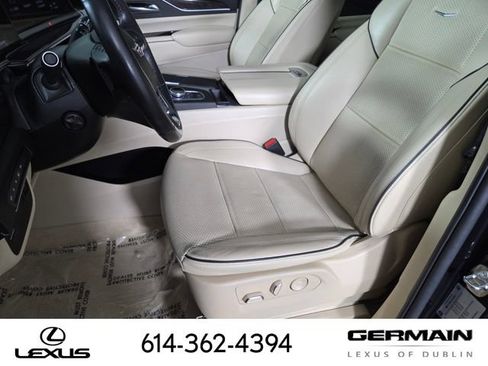 Used 2023 Cadillac Escalade Premium Luxury AWD/4WD image 17