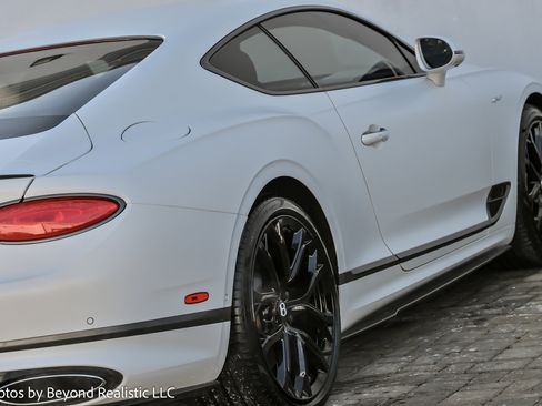Used 2024 Bentley Continental GT Speed image 13