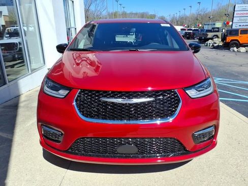 New 2026 Chrysler Pacifica Select AWD/4WD image 2