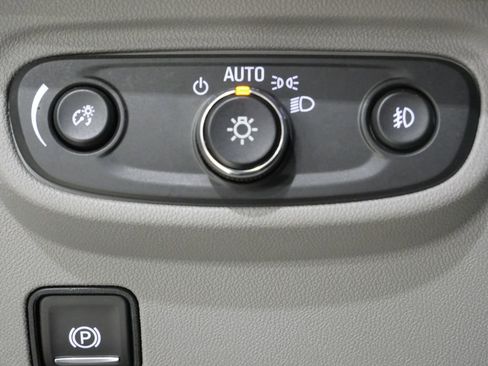 Used 2023 GMC Terrain SLT image 14