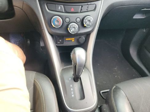 Used 2018 Chevrolet Trax LT w/ LT Convenience Package FWD image 20