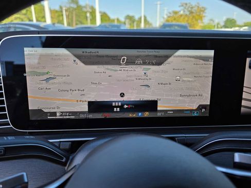 Used 2025 Mercedes-Benz GLS 450 4MATIC image 11