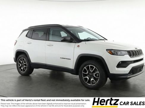 Used 2025 Jeep Compass Trailhawk image 1