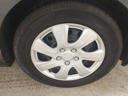 Used 2010 Toyota Camry LE FWD image 24