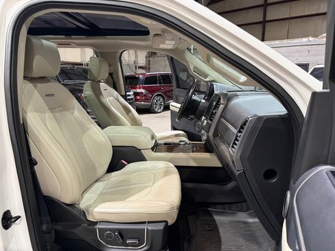 Used 2018 Ford Expedition Platinum RWD image 26