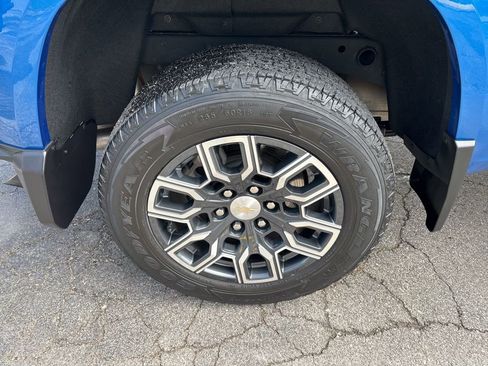 Used 2023 Chevrolet Colorado LT w/ LT Convenience Package III AWD/4WD image 11