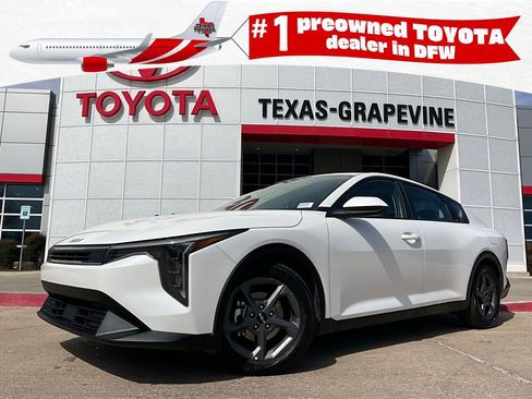 Used 2025 Kia K4 LXS image 1