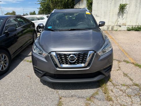 Used 2019 Nissan Kicks SV FWD image 6