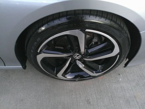 Used 2018 Honda Accord Sport image 15