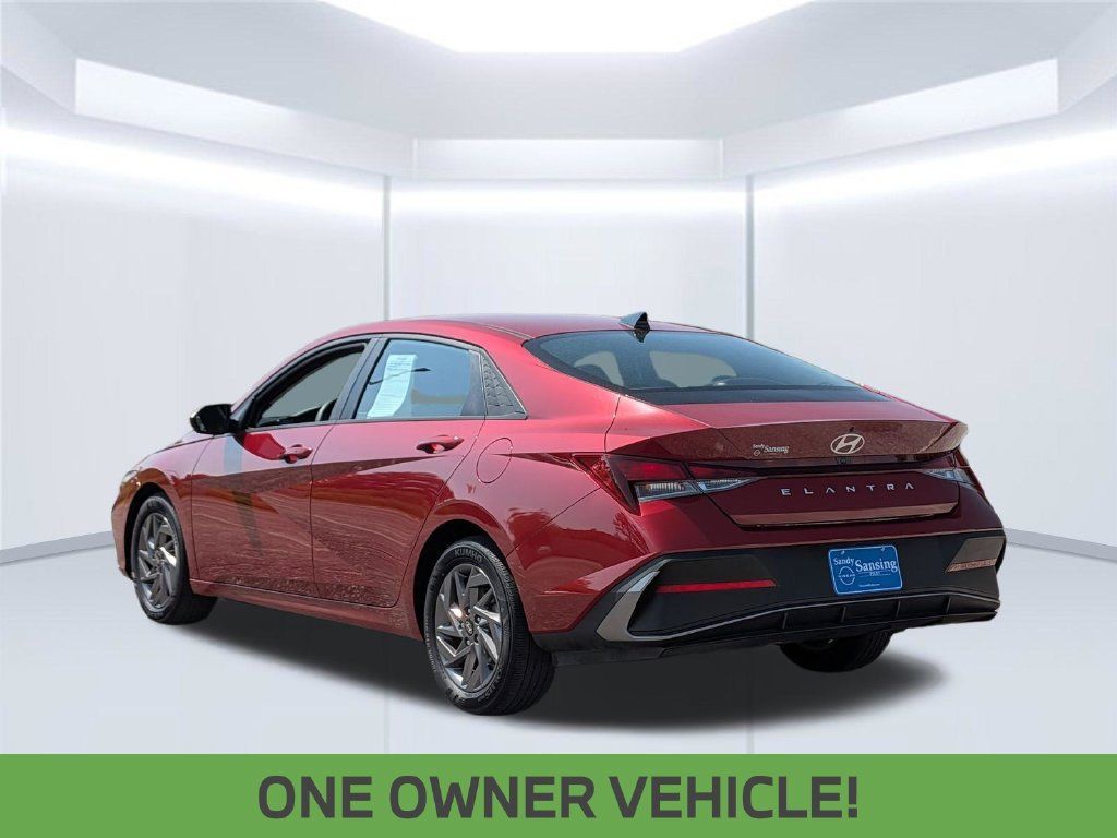 Used 2024 Hyundai Elantra SEL FWD image 4