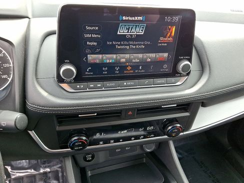 Used 2024 Nissan Rogue SV AWD/4WD image 14