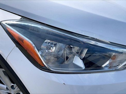 Used 2020 Nissan Kicks S image 29