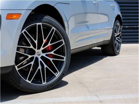 New 2025 Porsche Macan S image 12