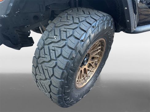 Used 2022 Jeep Gladiator Sport image 9