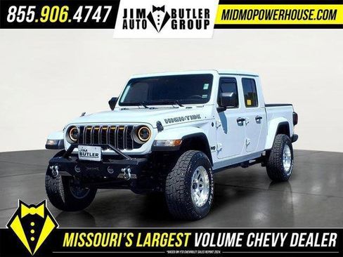 Used 2025 Jeep Gladiator Sport AWD/4WD image 1