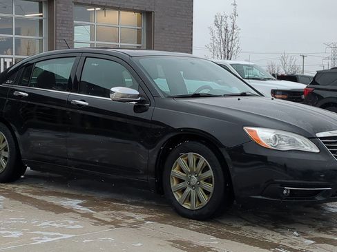 Used 2013 Chrysler 200 Limited image 9