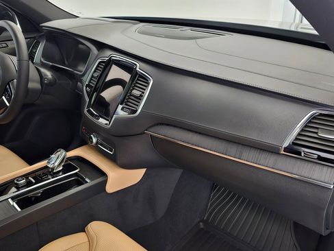 Certified 2024 Volvo XC90 T8 Ultimate w/ Protection Package Premier image 12