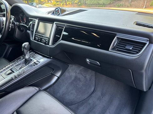 Used 2016 Porsche Macan S image 28