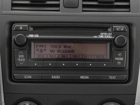 Used 2013 Toyota Corolla LE image 9