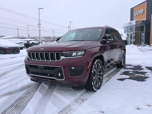 Used 2023 Jeep Grand Cherokee Overland image 3